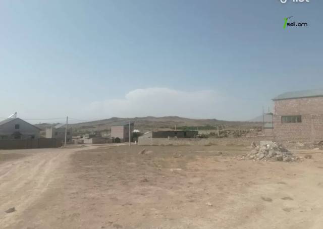 Հողատարածք բնակելի շինությունների համար Զովունիում, 1000 քմ