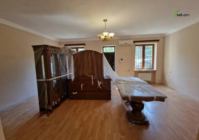 Երկու հարկանի քարե տուն Բաբայան փողոցում Արաբկիրում, 600 ք.մ., 3+ սանհանգույց, կապիտալ վերանորոգված