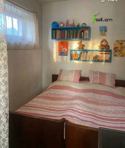 2 սենյականոց բնակարան Արտեմ Միկոյան փողոցում, 50 քմ, նախավերջին հարկ, քարե շենք