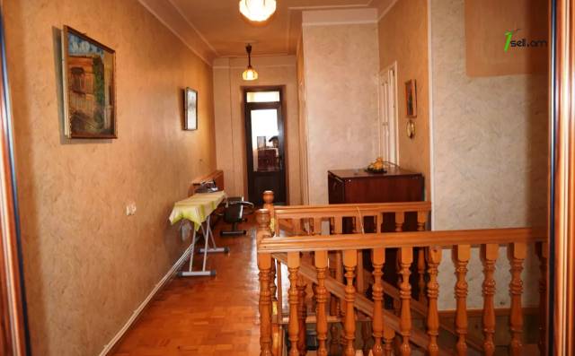 Երկու հարկանի քարե տուն, Մուշ 2 թաղամաս Գյումրիում, 161 ք.մ., 3+ սանհանգույց, եվրովերանորոգված