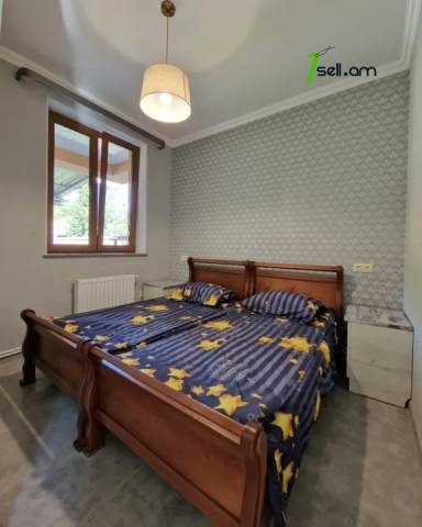 Երկու հարկանի քարե ամառանոց, Ջրվեժ թաղամաս Ջրվեժում, 800 ք.մ., 2 սանհանգույց, կապիտալ վերանորոգված