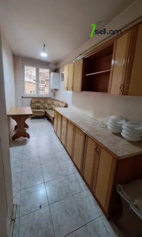 3 սենյականոց բնակարան Տիգրան Մեծի պողոտայում, 102 ք.մ., 2/5 հարկ, կապիտալ վերանորոգված, քարե շենք