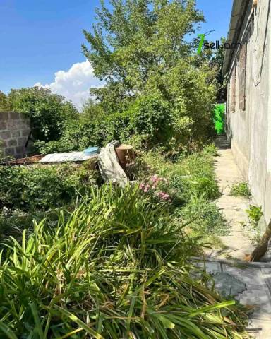 Մեկ հարկանի քարե տուն Զովունի 39 փողոցում Զովունիում, 330 ք.մ., կապիտալ վերանորոգված