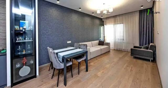 2 սենյականոց բնակարան նորակառույց շենքում Դավիթ Անհաղթի փողոցում, 65 ք.մ., բարձր առաստաղներ