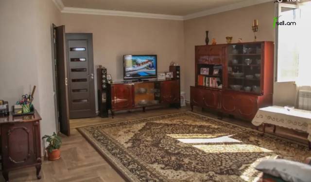 3 սենյականոց բնակարան Սողոմոն Տարոնցի փողոցում, 78 քմ, նախավերջին հարկ, մասնակի վերանորոգում