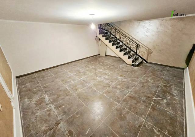 Երկու հարկանի քարե տուն, Գ-1 թաղամաս Աջափնյակում, 1080 ք.մ., 3+ սանհանգույց, կապիտալ վերանորոգված