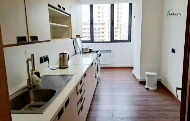 3 սենյականոց բնակարան Ամիրյան փողոցում, 85 քմ, 12/16 հարկ, մի քանի պատշգամբ, կապիտալ վերանորոգված