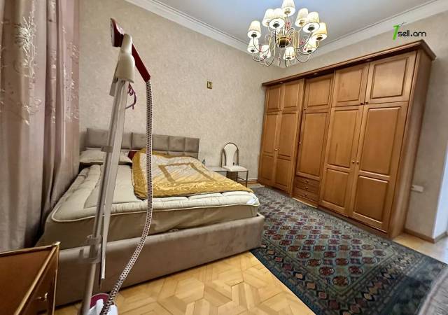 4 սենյականոց բնակարան Աղայան փողոցում, 125 ք.մ., 2 սանհանգույց, բարձր առաստաղներ, 2/5 հարկ