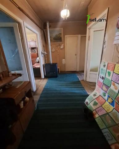 3 սենյականոց բնակարան Վարդանանց փողոցում, 90 ք.մ., մի քանի պատշգամբ, քարե շենք