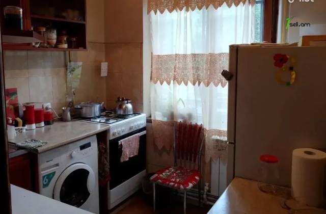 3 սենյականոց բնակարան Մոլդովական փողոցում, 67 քմ, 1/5 հարկ, կոսմետիկ վերանորոգում, քարե շենք