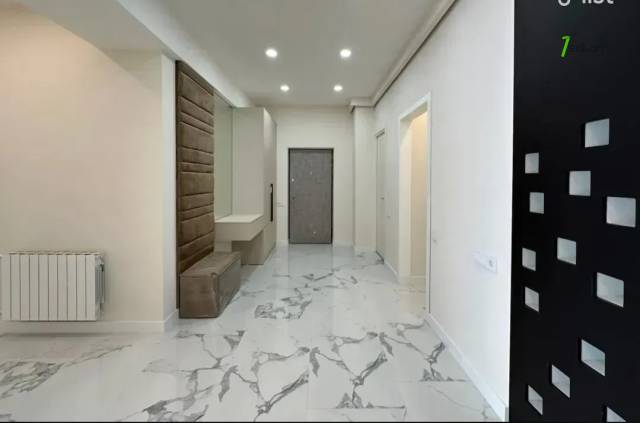 4 սենյականոց բնակարան նորակառույց շենքում Պարոնյան փողոցում, 132 ք.մ., 2 սանհանգույց