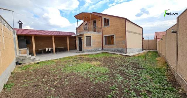 Երկու հարկանի քարե տուն, Գ-1 թաղամաս Աջափնյակում, 880 ք.մ., 2 սանհանգույց, կապիտալ վերանորոգված