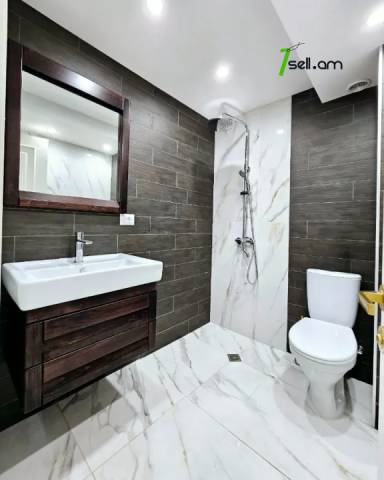 Երեք հարկանի քարե տուն, Նորք-Մարաշ վարչական շրջան Նորք Մարաշում, 660 ք.մ., 3+ սանհանգույց