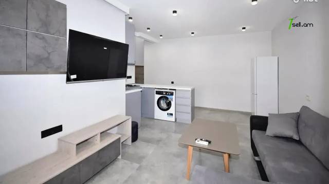 2 սենյականոց բնակարան Արամ Խաչատրյանի փողոցում, 42 ք.մ., 2/5 հարկ, եվրովերանորոգված, քարե շենք