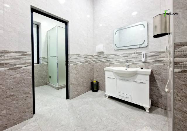 Բազմաֆունկցիոնալ գույք, Թբիլիսյան խճուղի Քանաքեռ Զեյթունում, 2000 ք.մ.