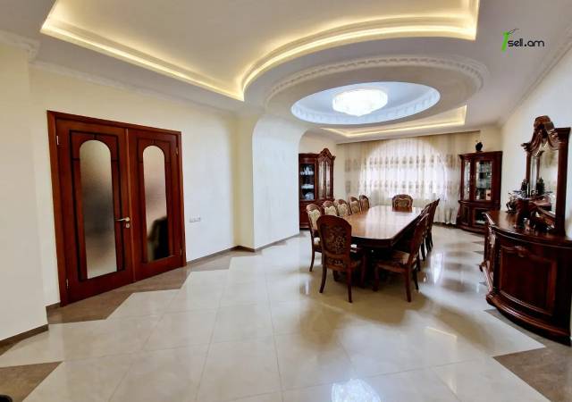 Երկու հարկանի քարե տուն Ծարավ աղբյուրի փողոցում Ավանում, 800 քմ, 3+ սանհանգույց
