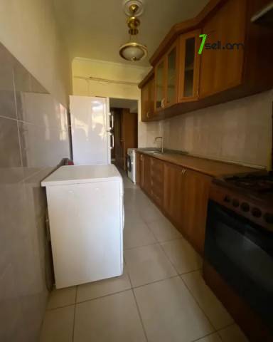 2 սենյականոց բնակարան Կոմիտասի պողոտայում, 65 քմ, նախավերջին հարկ, կոսմետիկ վերանորոգում, քարե շենք