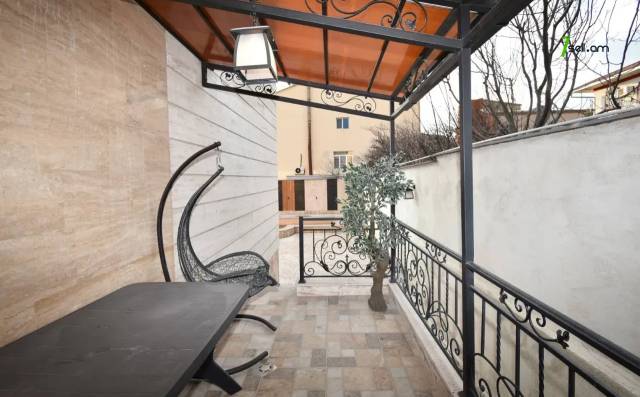 Երկու հարկանի քարե տուն, Նոյ թաղամաս Մալաթիա Սեբաստիայում, 1020 ք.մ., 3+ սանհանգույց