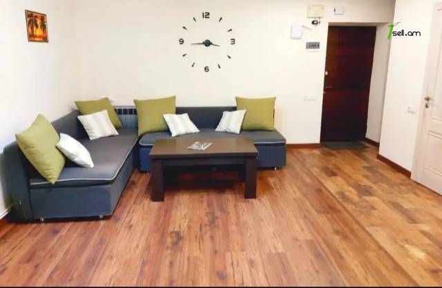 2 սենյականոց բնակարան Մեսրոպ Մաշտոցի պողոտայում, 50 ք.մ., 2/5 հարկ, կապիտալ վերանորոգված, քարե շենք