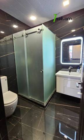 Երկու հարկանի քարե տուն Մարշալ Բաբաջանյանի փողոցում Ավանում, 500 քմ, 3+ սանհանգույց