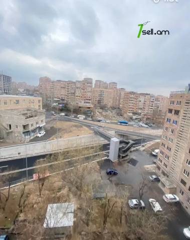 3 սենյականոց բնակարան Առնո Բաբաջանյան փողոցում, 75 ք.մ., մի քանի պատշգամբ, մասնակի վերանորոգում