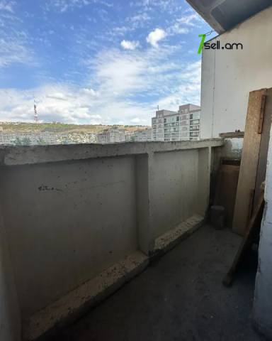 4 սենյականոց բնակարան Երվանդ Քոչարի փողոցում, 85 ք.մ., մի քանի պատշգամբ, 7/9 հարկ