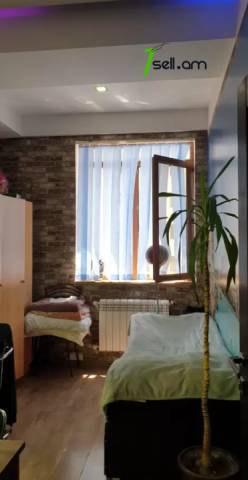 3 սենյականոց բնակարան Վաղարշ Վաղարշյան փողոցում, 86 ք.մ., 2 սանհանգույց, բարձր առաստաղներ