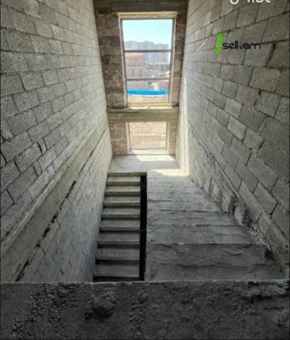 Երկու հարկանի քարե տուն Մելքումովի փողոցում Աջափնյակում, 300 ք.մ., 2 սանհանգույց