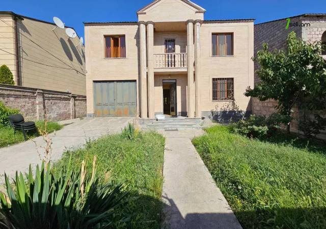 Երկու հարկանի քարե տուն, Նազարբեկյան թաղամաս Աջափնյակում, 740 ք.մ., 2 սանհանգույց