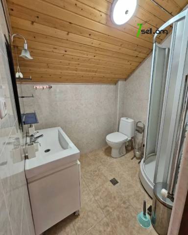 Երեք հարկանի քարե տուն Դավիթ Բեկի փողոցում Նոր Նորքում, 895 ք.մ., 3+ սանհանգույց