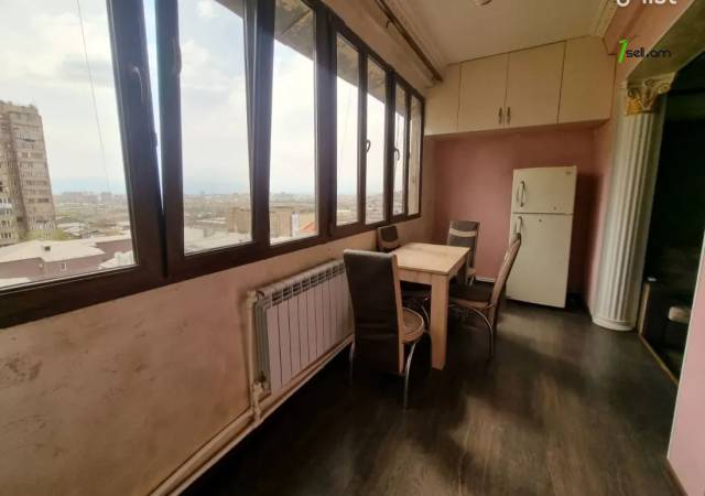 3 սենյականոց բնակարան Բրյուսովի փողոցում, 66 ք.մ., 7/9 հարկ, կապիտալ վերանորոգված