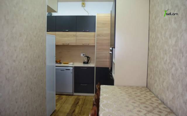 Երկու հարկանի քարե տուն, Ղարսի խճուղի Գյումրիում, 298 ք.մ., 2 սանհանգույց