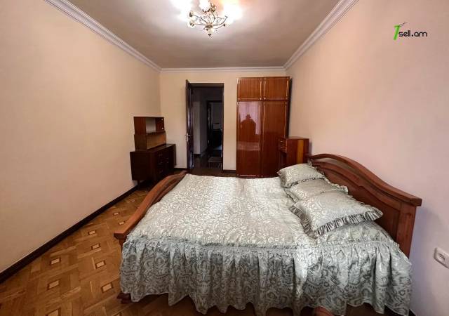 3 սենյականոց բնակարան Մոսկովյան փողոցում, 93 ք.մ., 2 սանհանգույց, նախավերջին հարկ