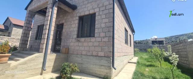 Մեկ հարկանի տուն 22-րդ փողոցում Առինջում, 120 քմ, 2 սանհանգույց, կապիտալ վերանորոգված