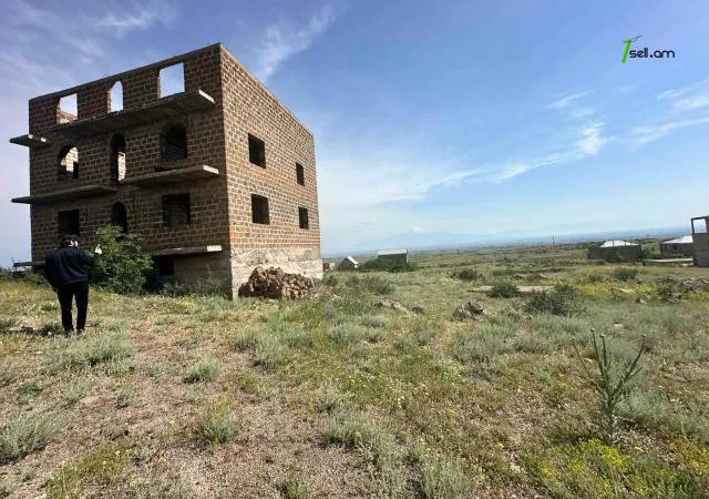 Չորս հարկանի քարե տուն Մայիսյան փողոցում Պռոշյանում, 470 քմ, 3+ սանհանգույց