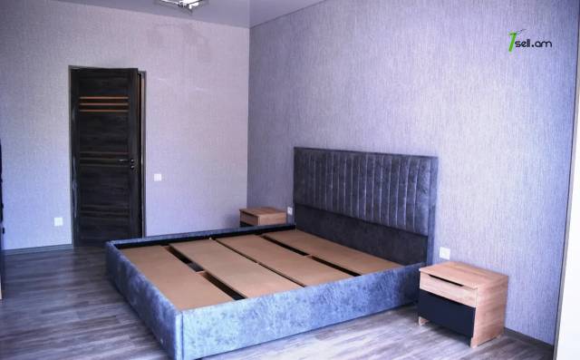 2 սենյականոց բնակարան Շիրակացու փողոցում, 70 քմ, 1/3 հարկ, կապիտալ վերանորոգված, քարե շենք