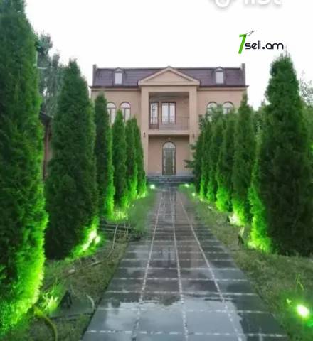 Երկու հարկանի քարե տուն, Ավան-Առինջ 1-ին միկրոշրջան Ավանում, 400 ք.մ., 3+ սանհանգույց