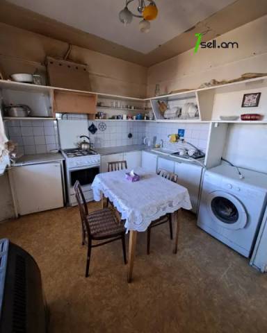 2 սենյականոց բնակարան Պարոնյանի փողոցում, 80 ք.մ., նախավերջին հարկ, կոսմետիկ վերանորոգում