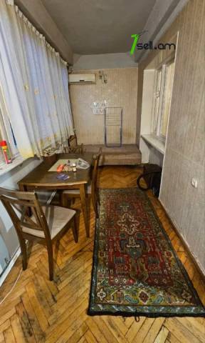 3 սենյականոց բնակարան Արտեմ Միկոյան փողոցում, 80 ք.մ., 3/5 հարկ, կապիտալ վերանորոգված, քարե շենք