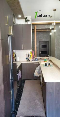 3 սենյականոց բնակարան Վաղարշ Վաղարշյան փողոցում, 86 ք.մ., 2 սանհանգույց, բարձր առաստաղներ