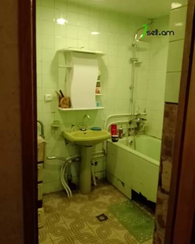 Երկու հարկանի քարե տուն Նոր Արեշի 35րդ փողոցում Էրեբունիում, 450 ք.մ., 3+ սանհանգույց