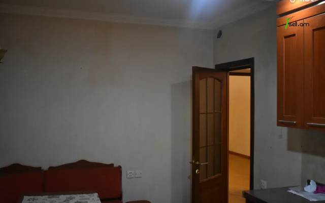 5 սենյականոց բնակարան Լվովյան փողոցում, 130 քմ, 1/5 հարկ, 2 սանհանգույց, կապիտալ վերանորոգված