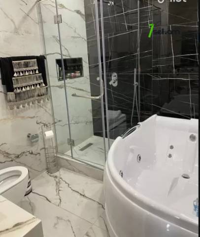 3 սենյականոց բնակարան նորակառույց շենքում կենտրոնում, 131 ք.մ., 5/14 հարկ, 2 սանհանգույց