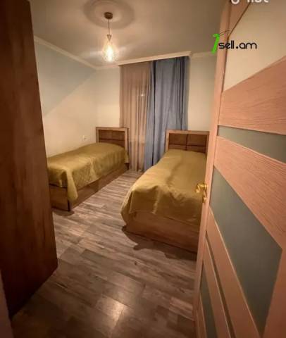 3 սենյականոց բնակարան, Մելիք Մելիքյան փողոցի նրբանցք, 81 ք.մ., 2/9 հարկ, կապիտալ վերանորոգված