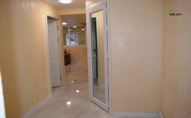 3 սենյականոց բնակարան Արագած փողոցում, 66 քմ, նախավերջին հարկ, 2 սանհանգույց, կապիտալ վերանորոգված