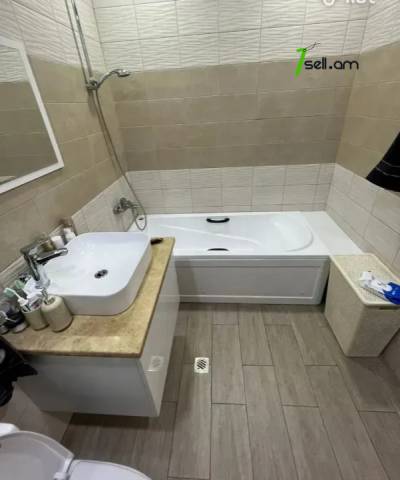 4 սենյականոց բնակարան նորակառույց շենքում Պարույր Սևակի փողոցում, 170 քմ, 2 սանհանգույց