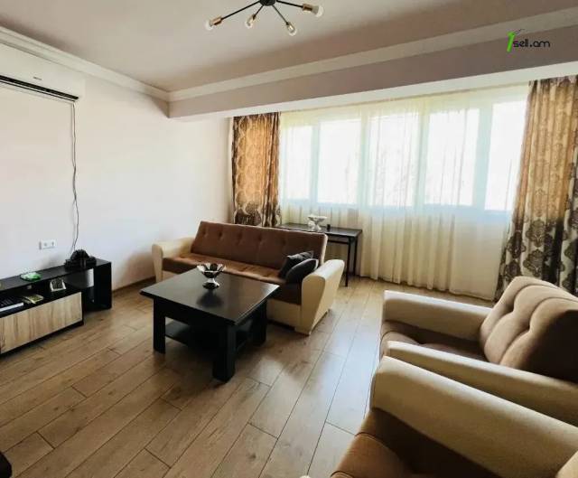 3 սենյականոց բնակարան Կոմիտասի պողոտայում, 65 ք.մ., 3/5 հարկ, կապիտալ վերանորոգված, քարե շենք
