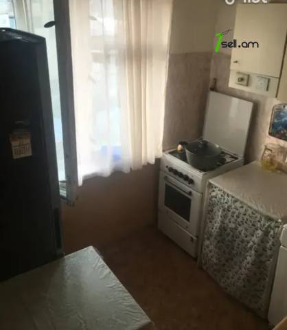 2 սենյականոց բնակարան Հայկ Գյուլիքևխյանի փողոցում, 52 քմ, կոսմետիկ վերանորոգում, քարե շենք