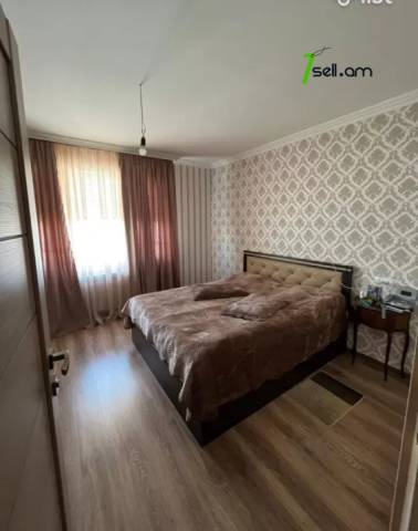 3 սենյականոց բնակարան Էզրաս Հասրաթյանի փողոցում, 65 ք.մ., մի քանի պատշգամբ, 4/9 հարկ