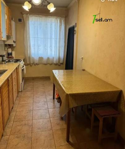 4 սենյականոց բնակարան Ազատության պողոտայում, 109 ք.մ., 2/5 հարկ, կապիտալ վերանորոգված, քարե շենք